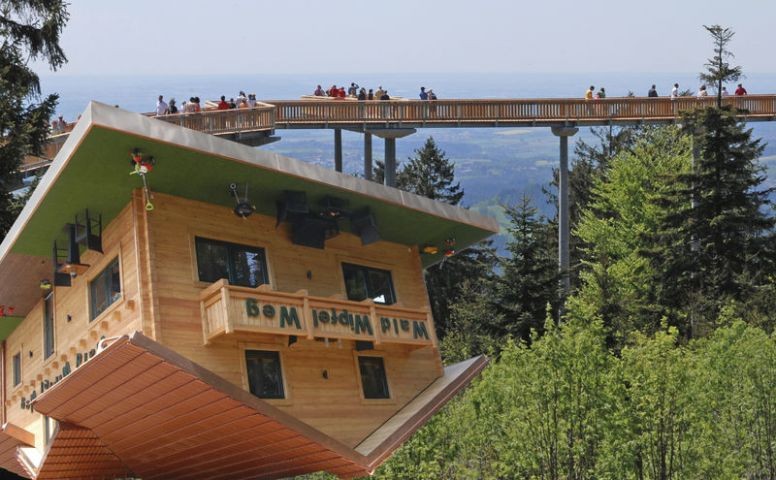 das "umgedrehte "Haus bei St. Englmar 