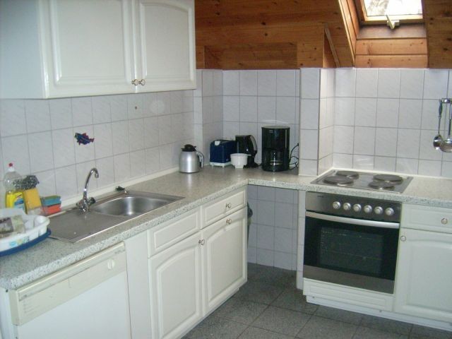 Einbauküche mit Geschirrspüler, Kühl-Gefrierkombination
