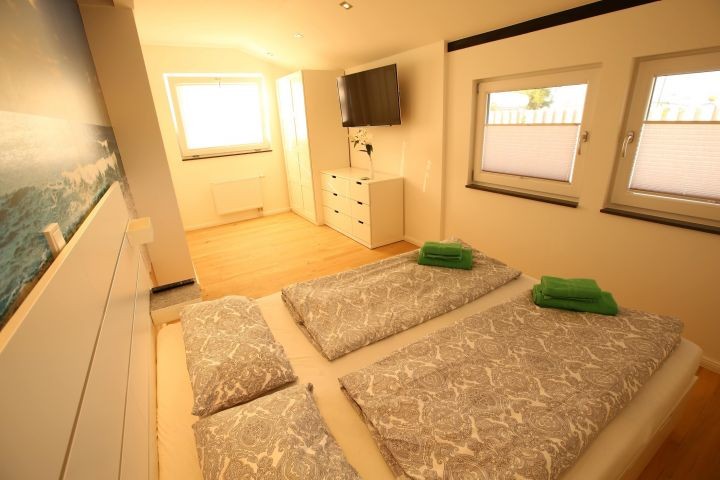 Schlafzimmer mit Doppelbett 160 x 200