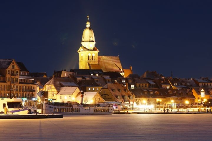 Hafen bei Nacht