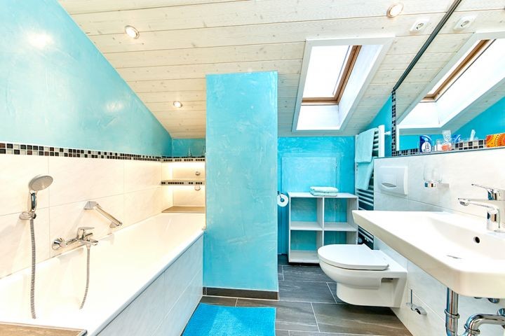Bad 1 mit Badewanne