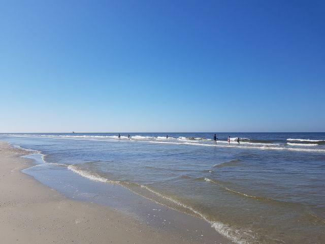 Der breite Sandstrand nur 800 Meter entfernt