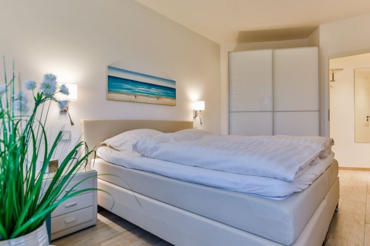 Schlafzimmer mit Boxspringbett
