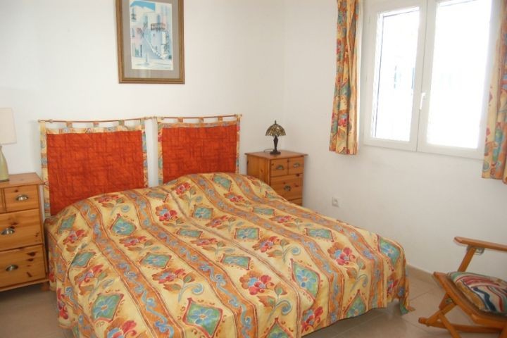 Schlafzimmer mit Doppelbett