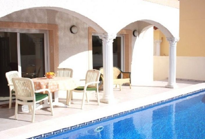 LuxusFerienhaus für 6 Personen mit Pool, Klima und