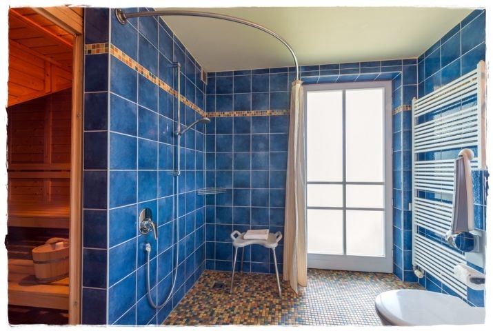 Badezimmer mit Sauna im EG