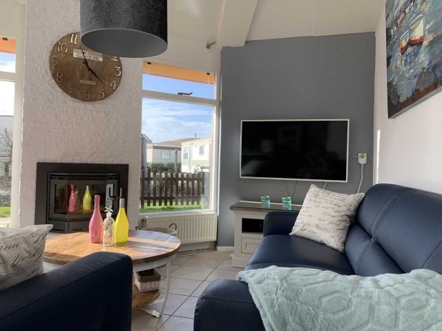 Wohnzimmer mit Kamin
