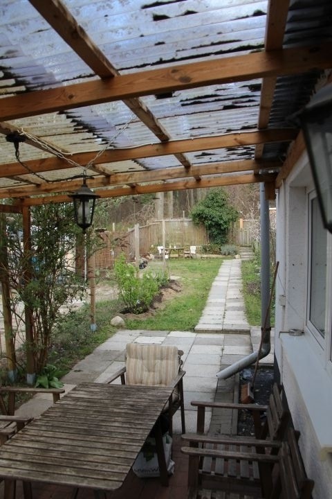 Foto von der Terrasse in den Garten vom 9.4.19