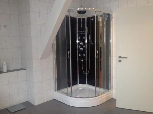 Großes Bad mit Wellnessdusche 