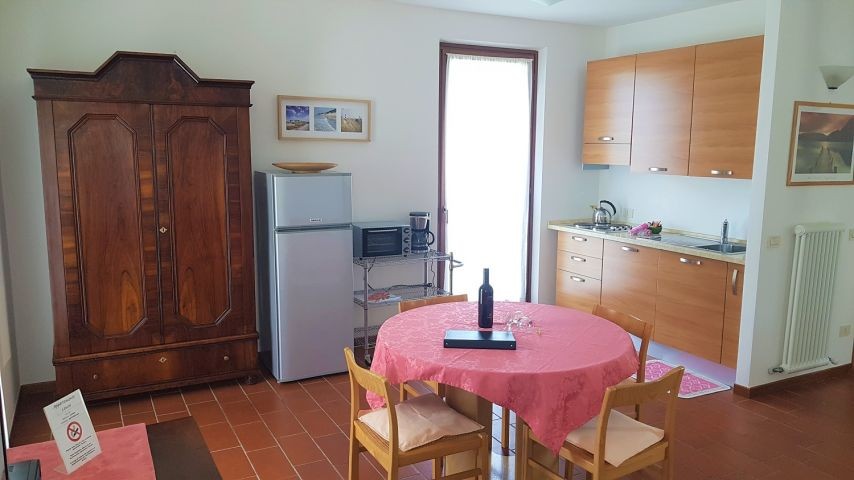 Wohnraum mit Küche obere Ferienwohnung
