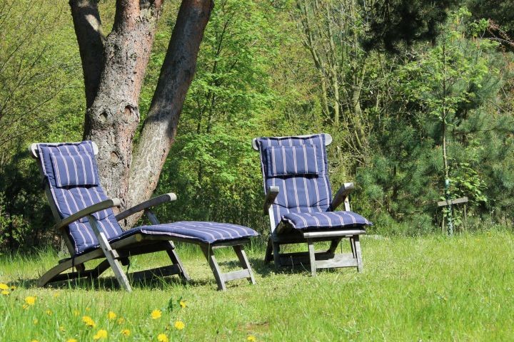 Grundstück mit Gartenliegen