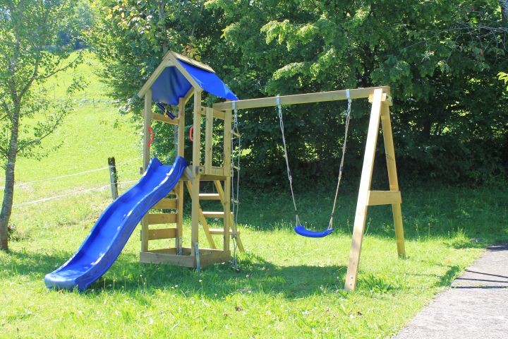 Spielturm im Garten