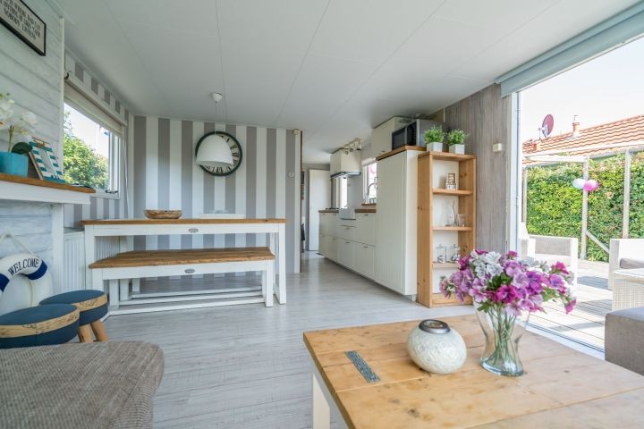 Wunderschönes Chalet im Strandstil mit umzäuntem Garten mit Lounge-Ecke