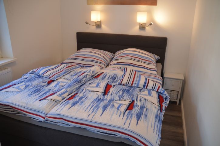 Schlafzimmer mit Boxspringbett