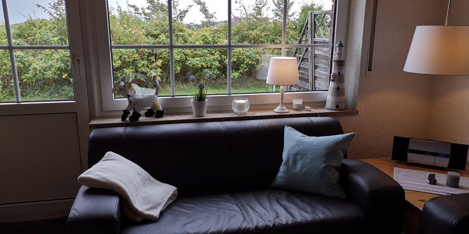 Blick vom Wohnzimmer auf die Südterrasse