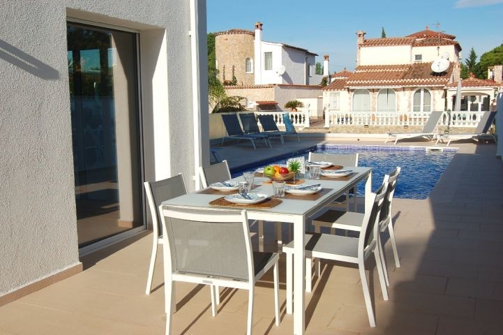 Luxus Villa am Kanal mit Pool, Klima, 4 Suiten u.