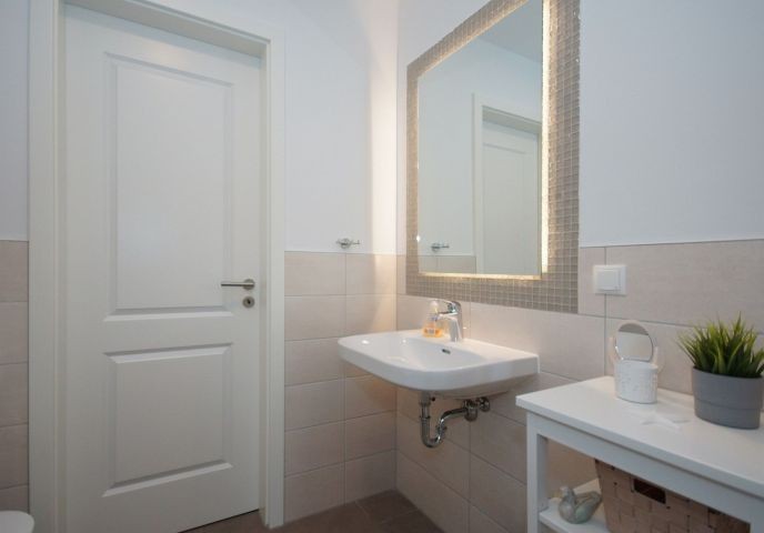 Badezimmer mit WC und Dusche