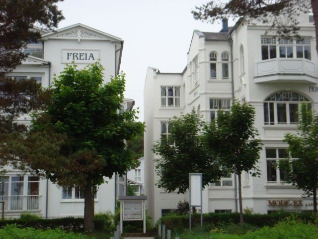 Blick auf die Villen Frigga und Freia vom Stand aus
