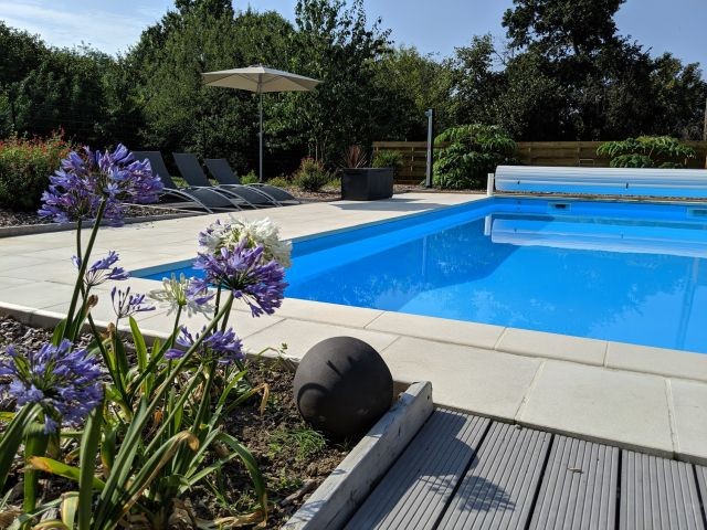 Gemeinschaftlicher beheizter Pool (10m x 5m, 28 Grad Mai-Sept)