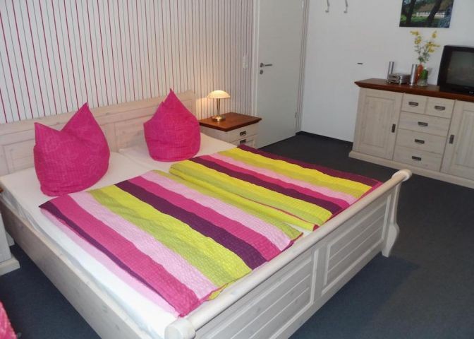 Schlafzimmer 1