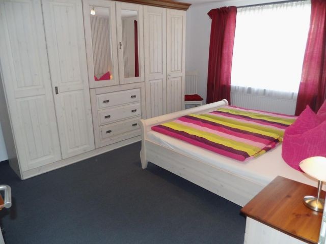 Schlafzimmer 1