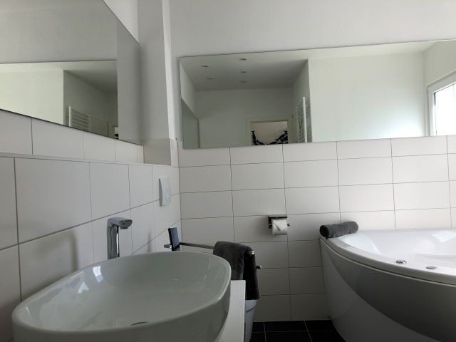 Bad mit Whirlwanne