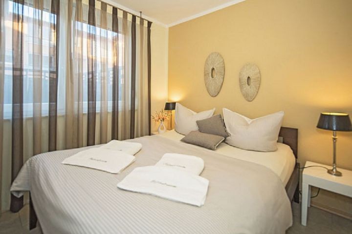 Schlafzimmer mit Doppelbett