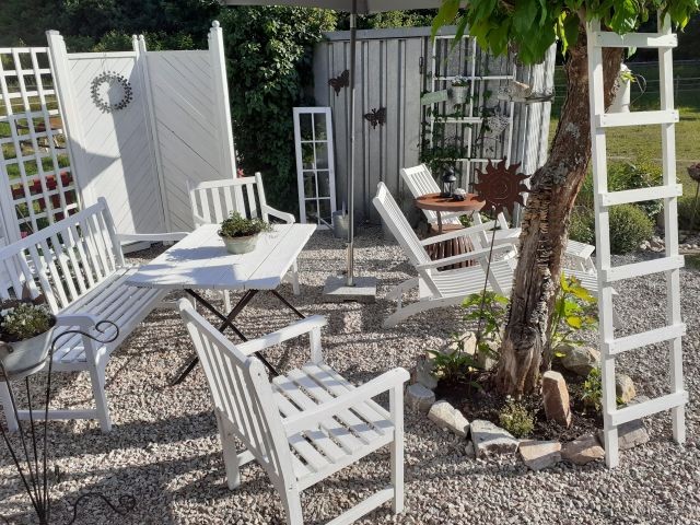 Geschützte Sitzecke im Garten