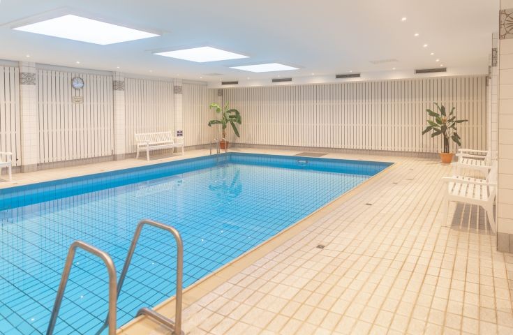 Schwimmbad und Sauna im Nebenhaus