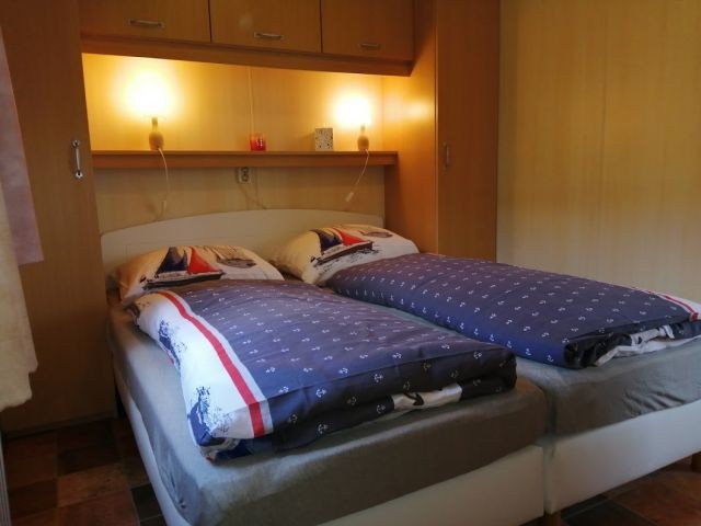 Schlafzimmer 1 (160x200)