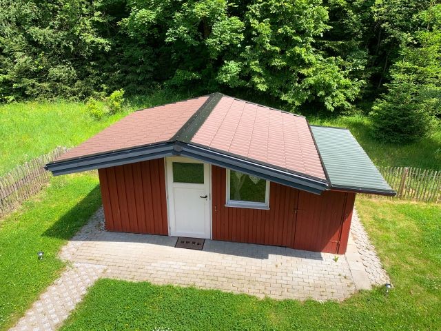 Separates Saunahäuschen im Garten