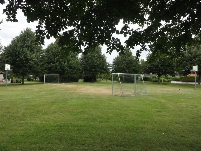 Fußball / Basketball in 200 Metern