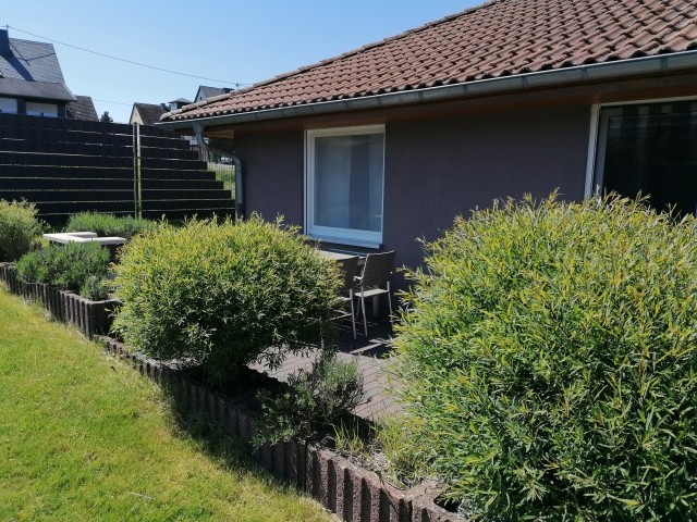 Gemütliches, modernes Ferienhaus mit eingezäuntem Grundstück