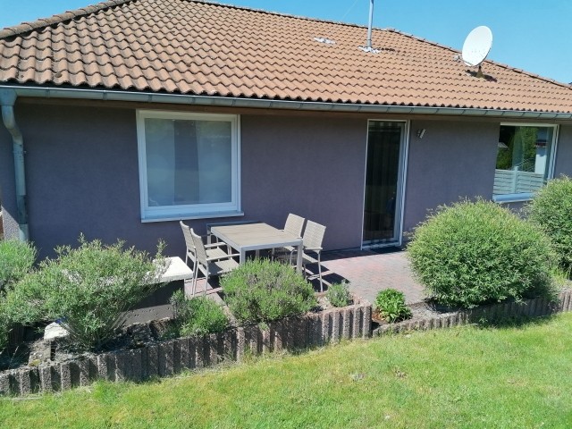 Gemütliches, modernes Ferienhaus mit eingezäuntem Grundstück