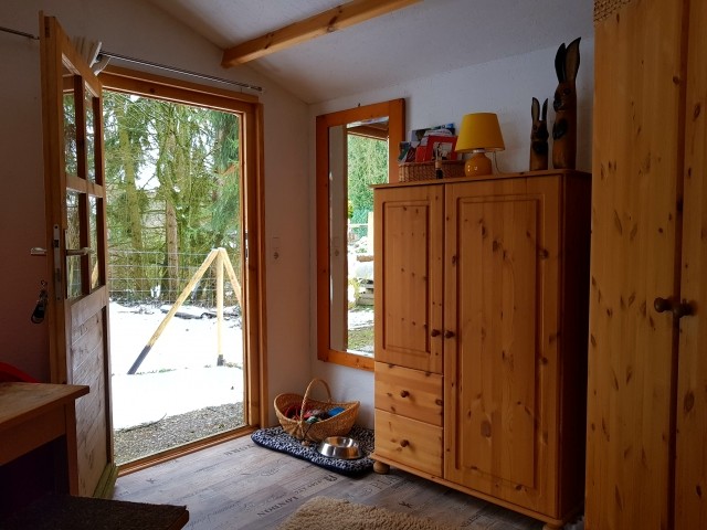 Ankommen, auspacken, wohlfühlen und die Vierbeiner erkunden den Garten