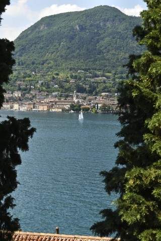 Magnolia, mit Terrasse und herrlichem Seeblick