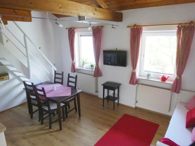 Moderne Ferienwohnung mit Garten in ruhiger Lage