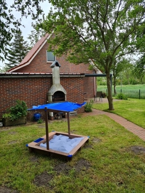 Idyllisches Ferienhaus mit Garten und Deichblick im Außenbereich