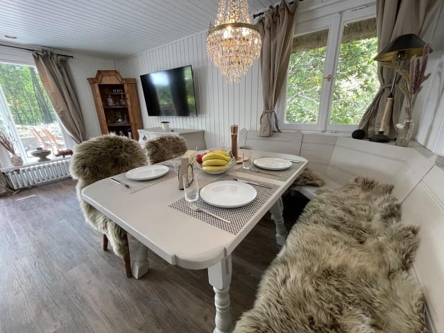 Ferienhaus mit Teich auf 16.000m² in der Natur
