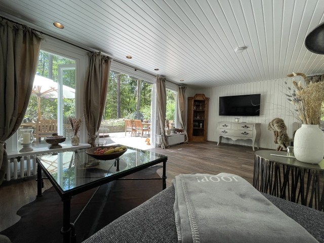 Ferienhaus mit Teich auf 16.000m² in der Natur