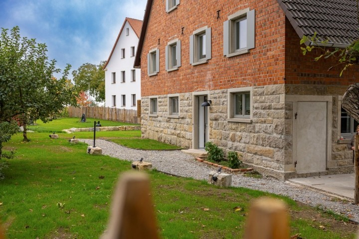Landurlaub mit neugierigen Blicken in den Pferdestall, 1000qm Garten