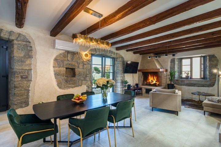 Ein wunderschönes Steinhaus mit herrlicher Aussicht und privatem Pool