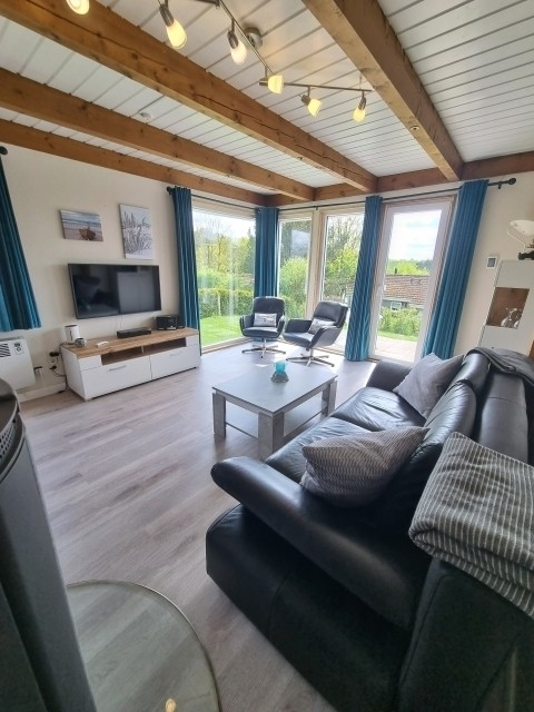 Modernes Ferienhaus am Mönchneversdorfer See, Ostsee, Wald und Felder