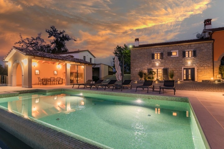 Ein wunderschönes Steinhaus mit herrlicher Aussicht und privatem Pool
