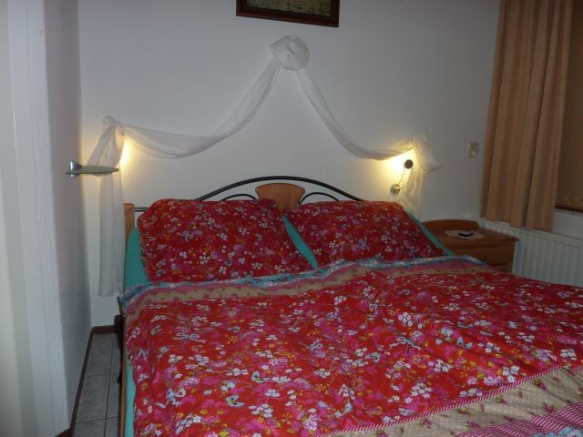 Schlafzimmer mit Doppelbett