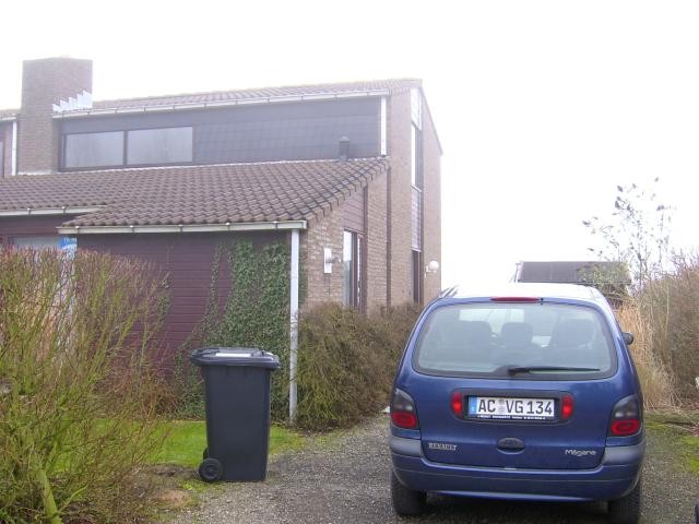 Einfahrt, breit genug für 2 Autos