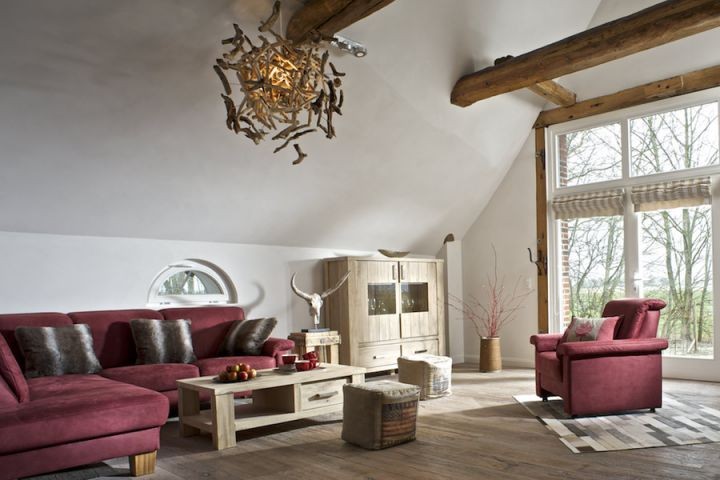 Heller Wohnbereich mit offener Gallerie