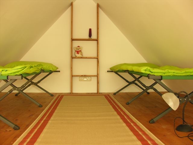 Galerie mit zwei Schlafplätzen