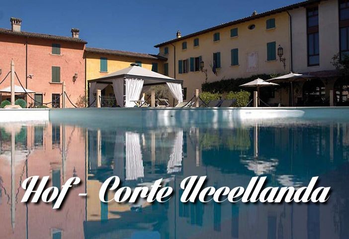 Der Pool im Hof