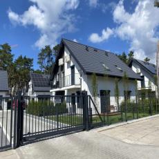 Modernes Ferienhaus mit großem Garten und nur 200m zum Stra ...